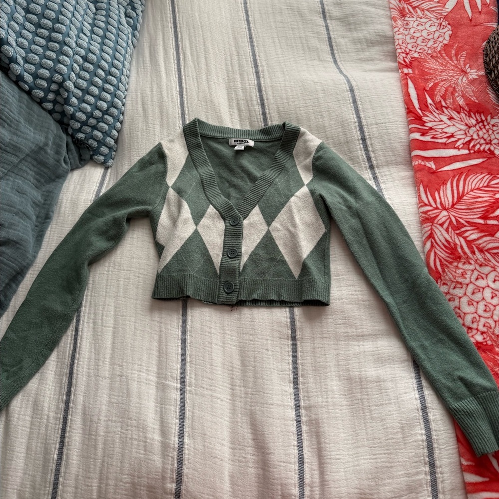 RSQ cropped diamond print long sleeve sweater/cardigan